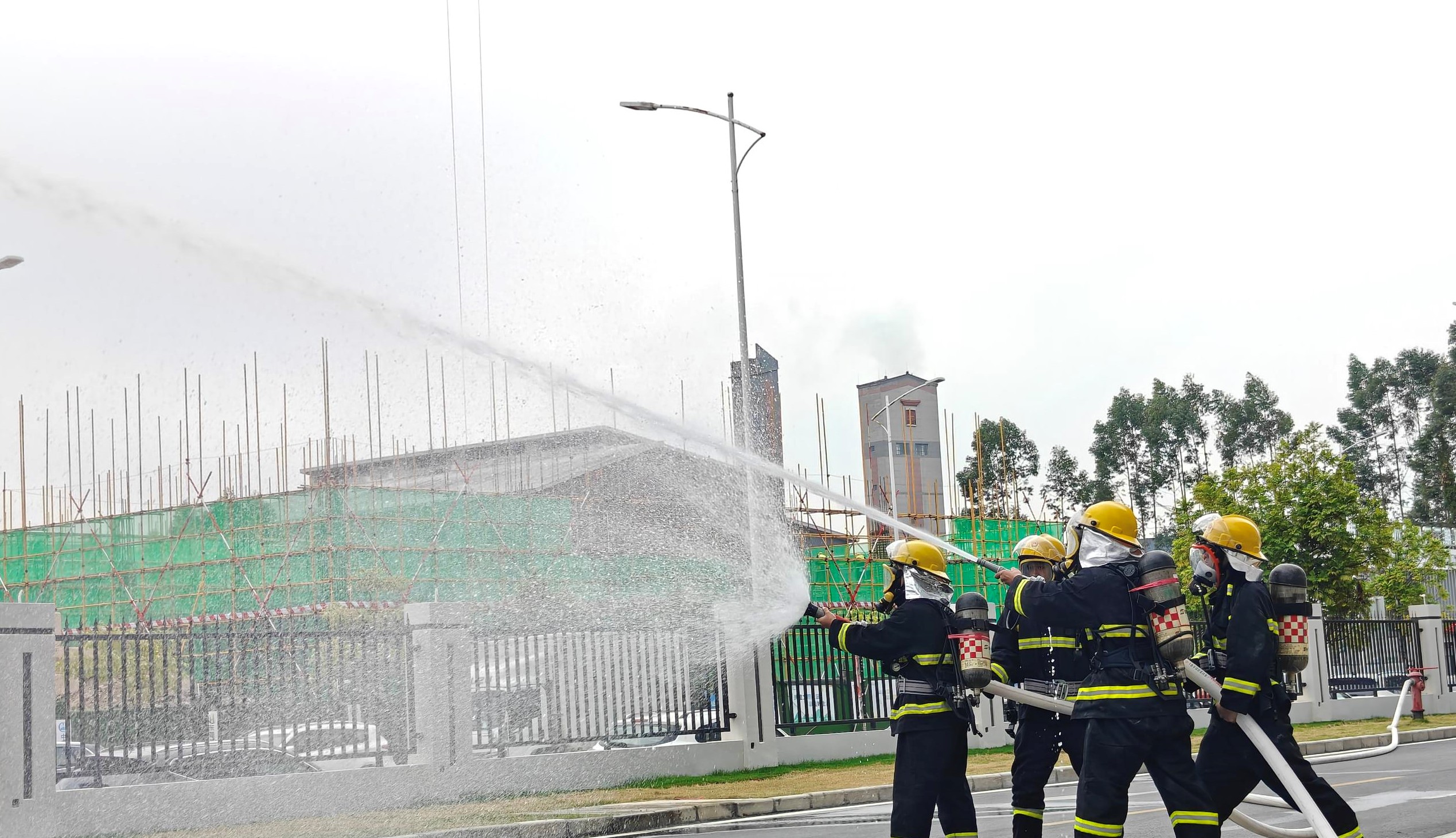 筑牢防火墙！J9国际站科技发展结合消防演习